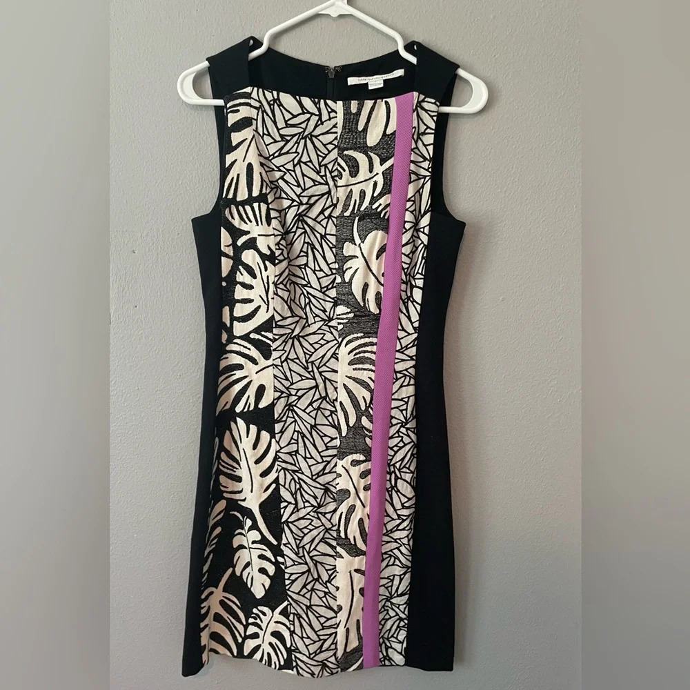 Diane von Furstenburg Bateau Neck Embroidered Dress size 4 Black/White/Purple